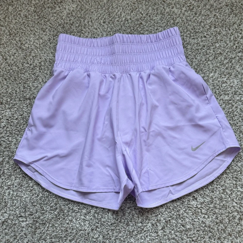 NWOT Nike One Women's Dri-FIT Ultra High-Waisted 3" Brief-Lined Shorts | Size S - Picture 1 of 4